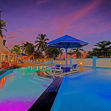 סימפסון ביי The Atrium Beach Resort And Spa, Ascend Hotel Collection מראה חיצוני תמונה