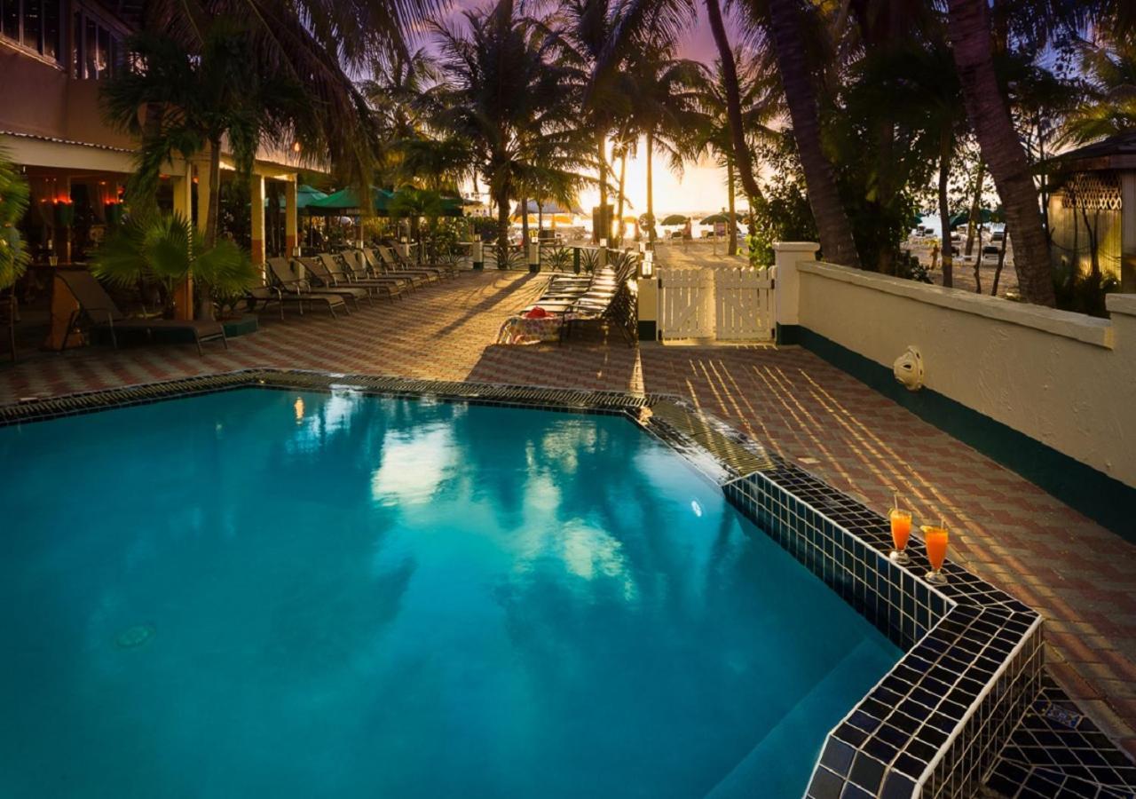 סימפסון ביי The Atrium Beach Resort And Spa, Ascend Hotel Collection מראה חיצוני תמונה